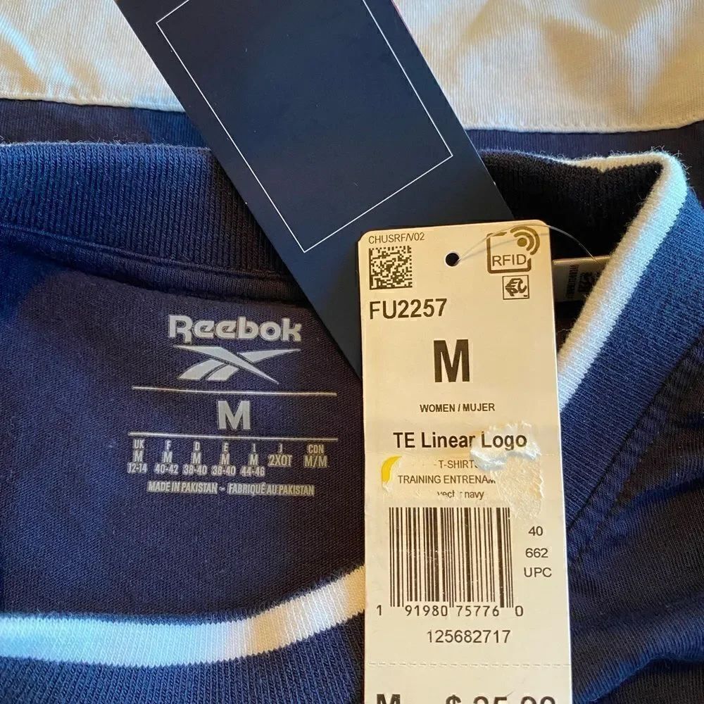 Reebok Women's Training Essentials Linear Logo Short Sleeve Crop Top - Picture 7 of 9